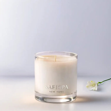 Safispa New York Freesia & Pear luxury soy candle in clear glass jar, fresh floral and ripe pear scented home fragrance candle with elegant silver branding.