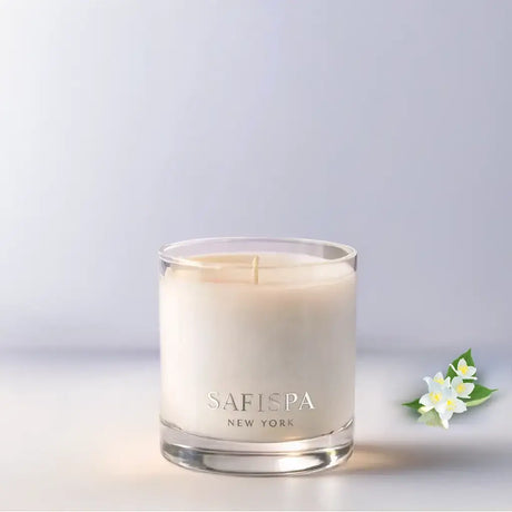 Safispa New York Jasmine Petals & Ripe Peach luxury soy candle in clear glass jar, floral fruity home fragrance with elegant silver branding.