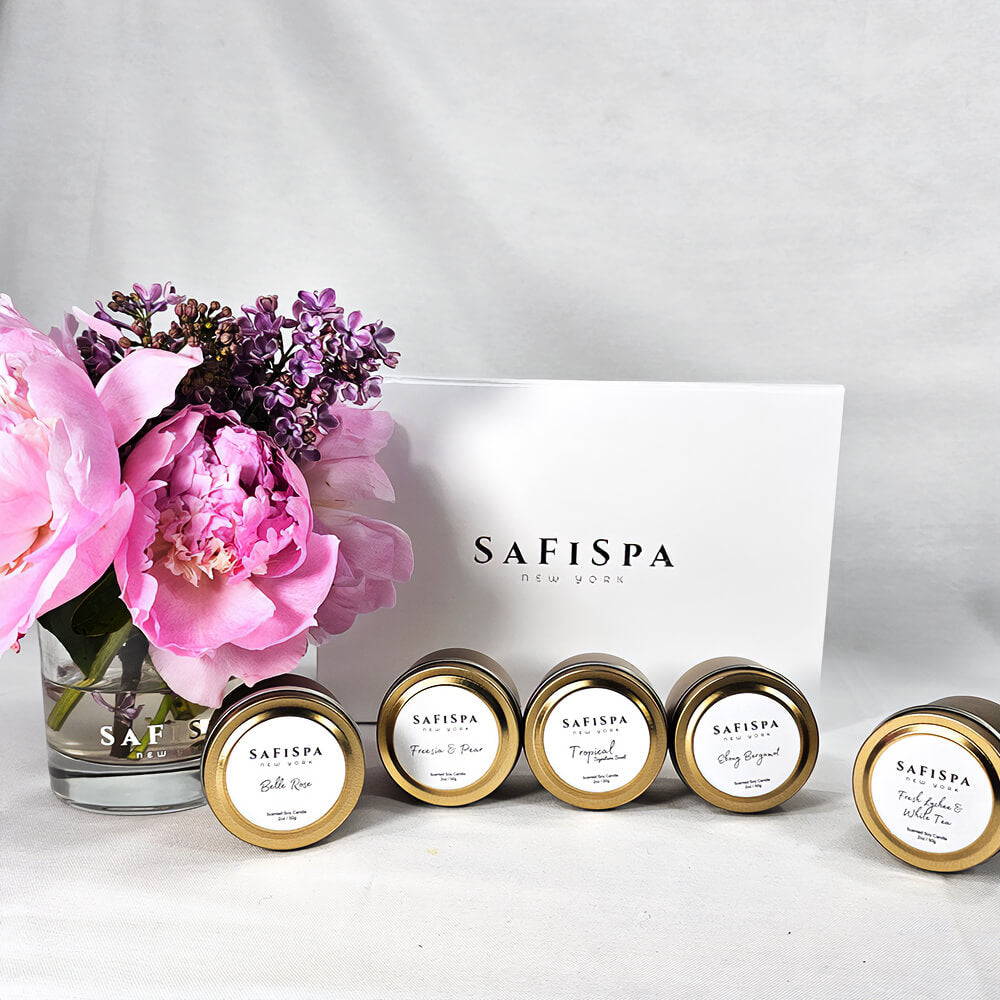 SaFiSpa Mini Tin Candle in Freesia & Pear. Enjoy the refreshing and uplifting scent of freesia combined with the delicate sweetness of pear in this SaFiSpa Mini Tin Candle.