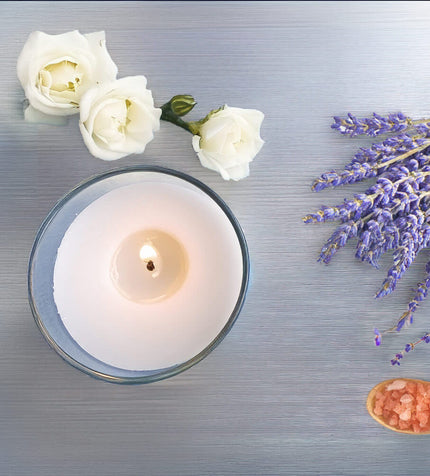 Escape to tranquility with Safispa's Lavender Candle. The warm glow and calming scent of lavender create a spa-like atmosphere at home.