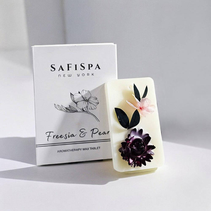 Safispa Freesia & Pear Wax Tablets: Crafted with natural soy wax and infused with the uplifting scents of freesia and pear.