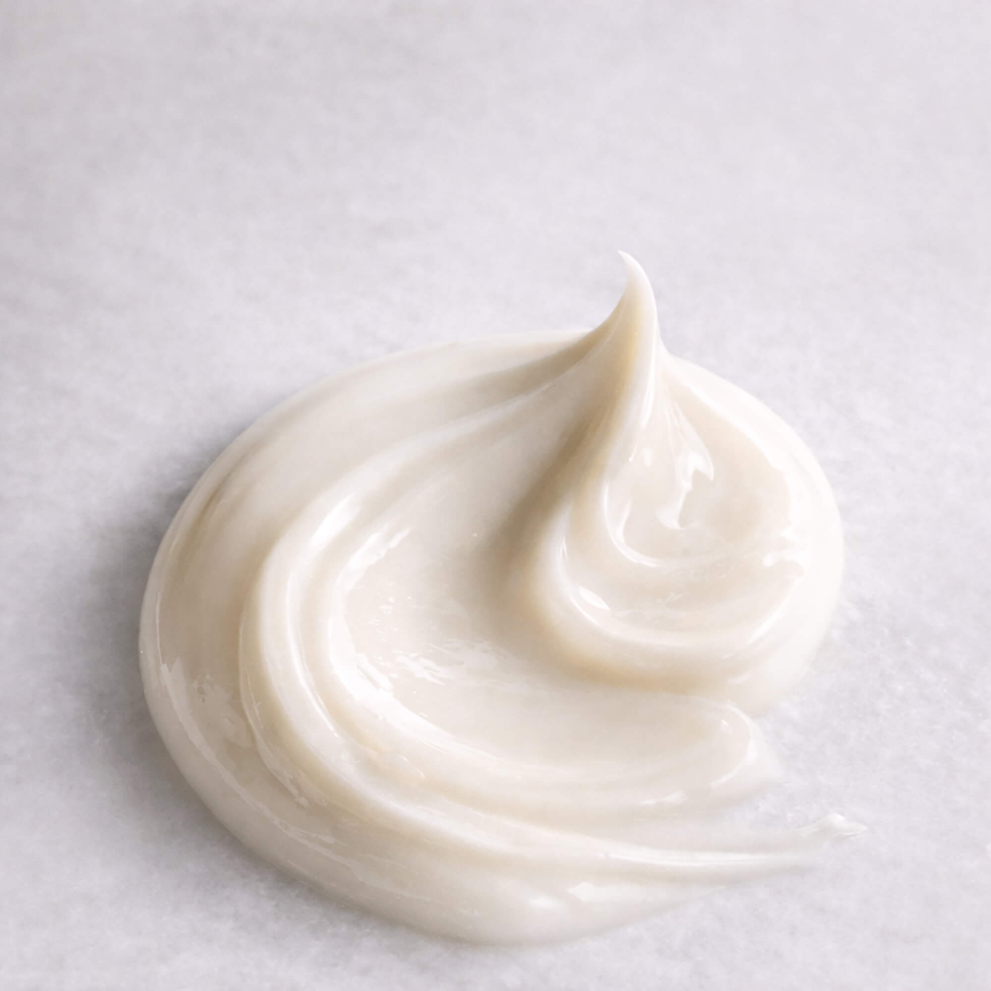 safispa-body-lotion-texture-sandalwood-vetiver-moisturizing-cream-closeup.png