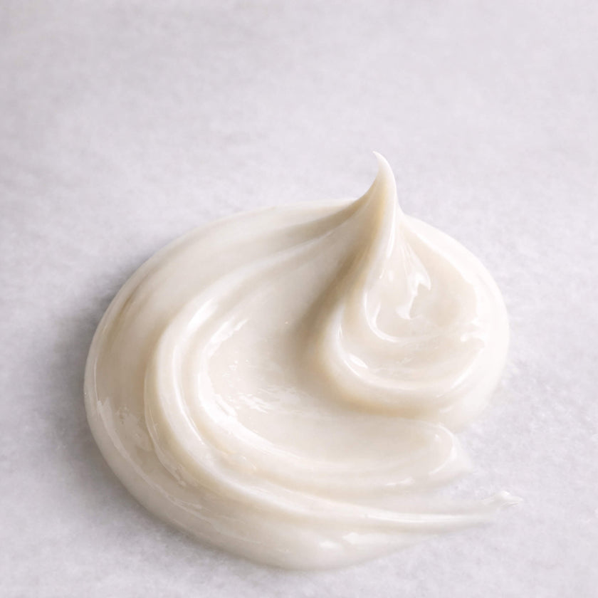 safispa-body-lotion-texture-sandalwood-vetiver-moisturizing-cream-closeup.png